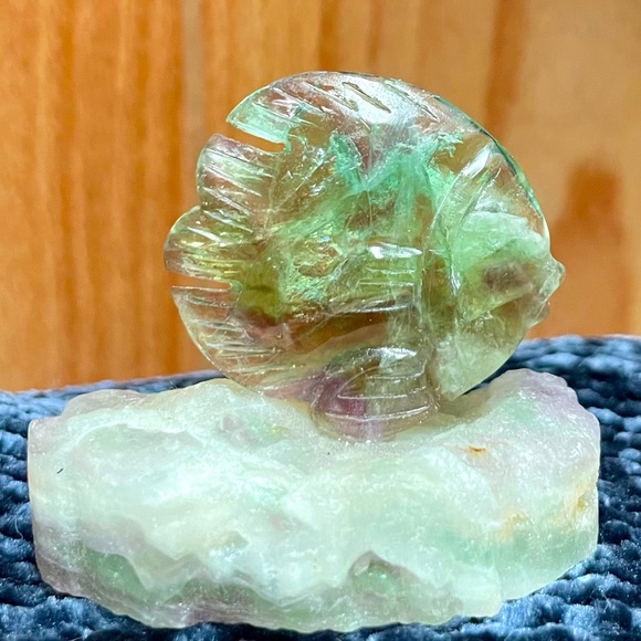 Kalifano Art Fluorite Crystal Vintage Hawaiian Flounder Stone Fish